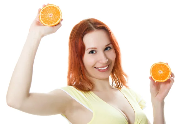Mujer joven con naranjas sobre fondo blanco — Foto de Stock