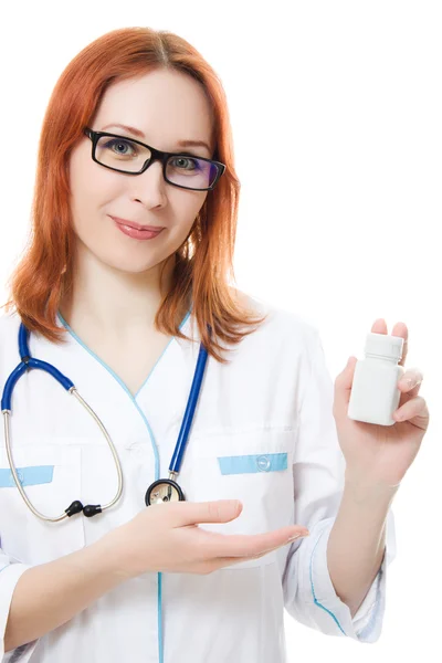 La mujer doctora sosteniendo un recipiente de vitaminas — Foto de Stock