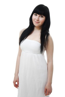 Beyaz elbiseli güzel kadın.