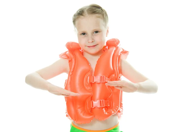 Mladá dívka s plovací vesty — Stock fotografie