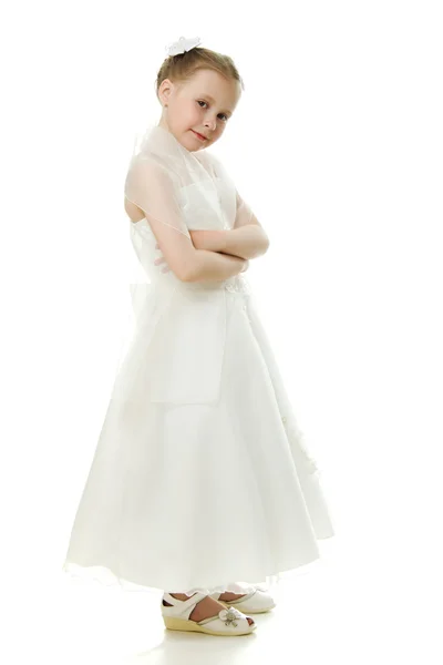 Mooi meisje in witte jurk — Stockfoto