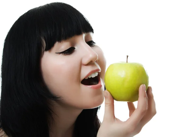 Portrait d'une belle femme tenant une pomme — Photo
