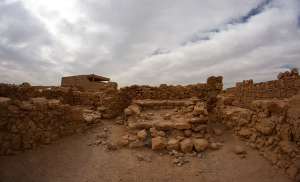 マサダ要塞とイスラエル ユダヤのヘロデ王の宮殿の砂漠旅行 — ストック写真