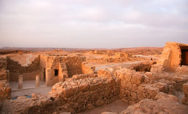 Fortaleza Masada y salida del sol del Mar Muerto en Israel turismo desértico judeo — Foto de Stock