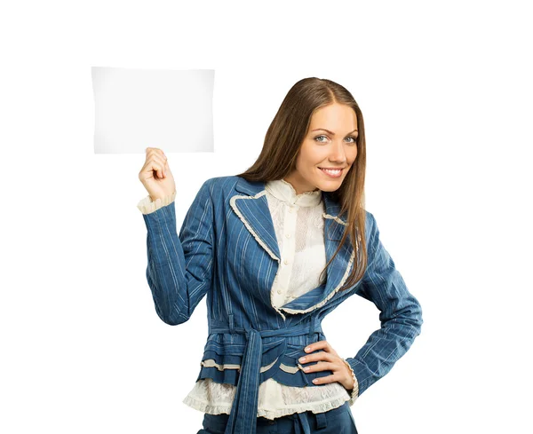 Usmívající se žena s prázdný papír — Stock fotografie