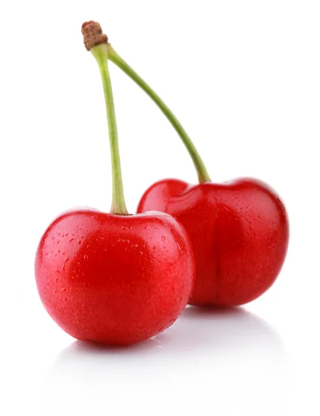 Zralé mokré cherry bobule izolované na bílém — Stock fotografie
