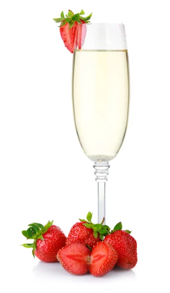 Glass of champagne and fresh strawberry isolated on white — Stock Photo, Image