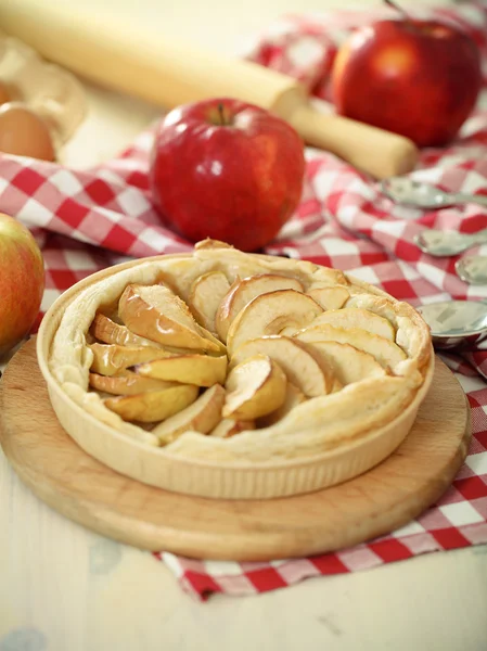 Torta di mele fatta in casa appena sfornata — Foto Stock