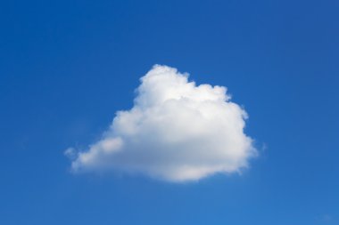 Mavi gökyüzünde bulut