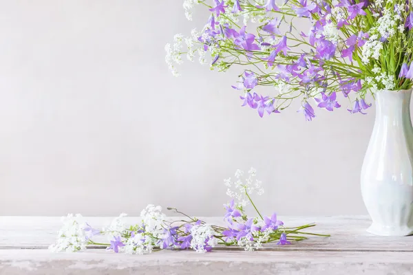 Bouquet su sfondo bianco — Foto Stock
