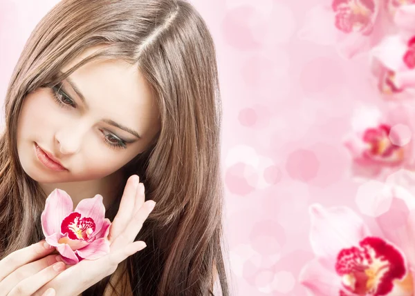 Gyönyörű lány, orchidea난초와 아름 다운 여자 — Stock Fotó