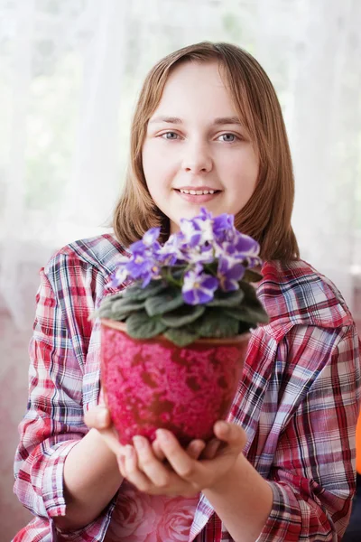 Girl with violet indoor — Stock Photo, Image