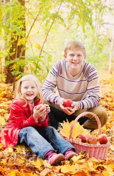 Brother and sister in autumn garden — Stock Photo, Image
