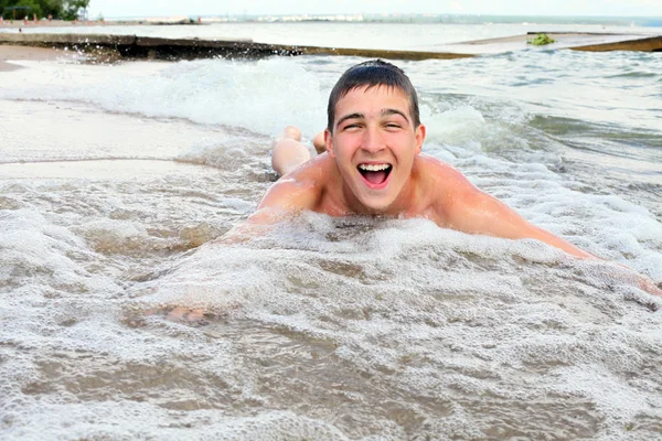 Młody człowiek w kąpieliskach — Zdjęcie stockowe