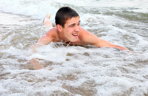 Νεαρός άνδρας κολύμβησης — Φωτογραφία Αρχείου