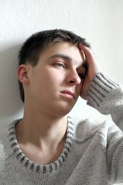 Smutný mladý muž — Stock fotografie