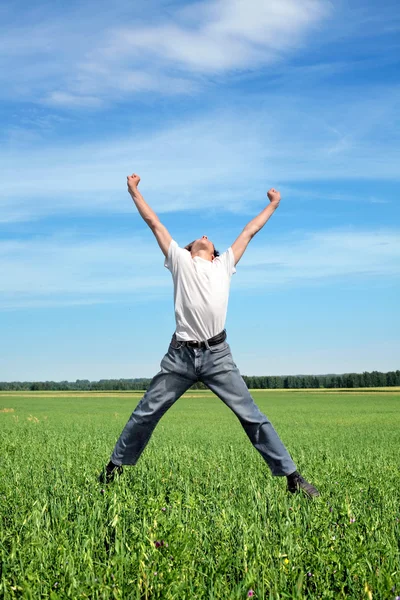 Persona felice saltando — Foto Stock