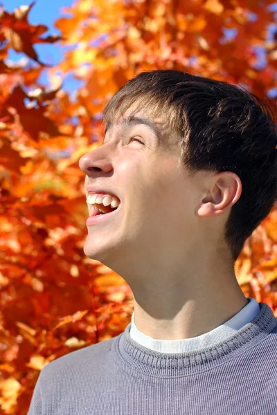 Teenager rejoices autumns — Stock Photo, Image