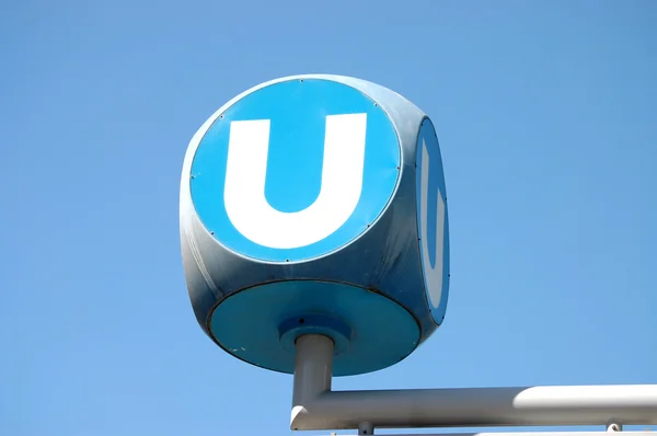 Un panneau "U" du métro viennois (U-bahn ) — Photo