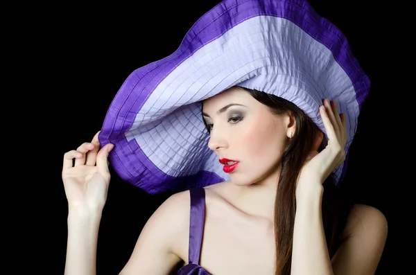 Portrait of the beautiful elegant woman in a lilac hat — Stock Photo, Image
