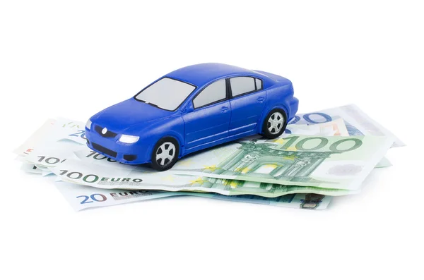 Het speelgoedauto voor eurobankbiljetten geïsoleerd — Stockfoto