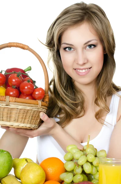 Hermosa chica con frutas y verduras — Foto de Stock