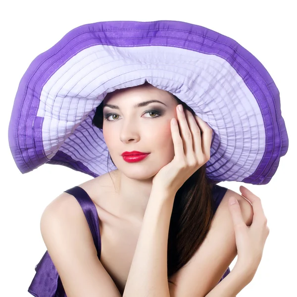 在淡紫色帽子美丽优雅女人的画像 — 图库照片