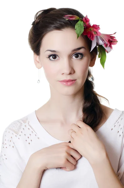 Retrato de la hermosa chica con flores en el pelo —  Fotos de Stock
