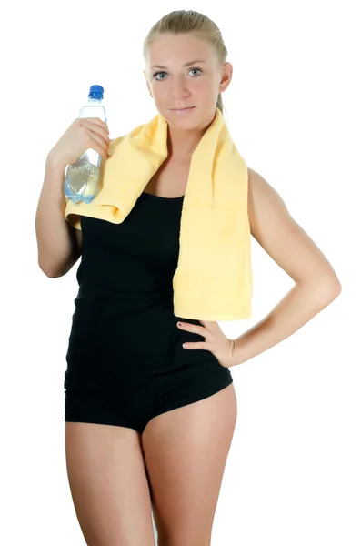 La sportive avec une serviette et une bouteille d'eau — Photo