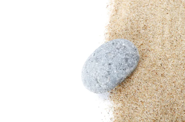 Камни на песке — стоковое фото