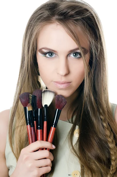 Krásná dívka s kartáči pro make-up — Stock fotografie