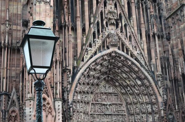 Фасад собора Нотр-Дам, Страсбург, Эльзас, Франция — стоковое фото