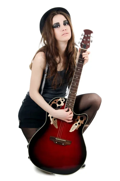 Девушка с гитарой - гранж стиль — стоковое фото