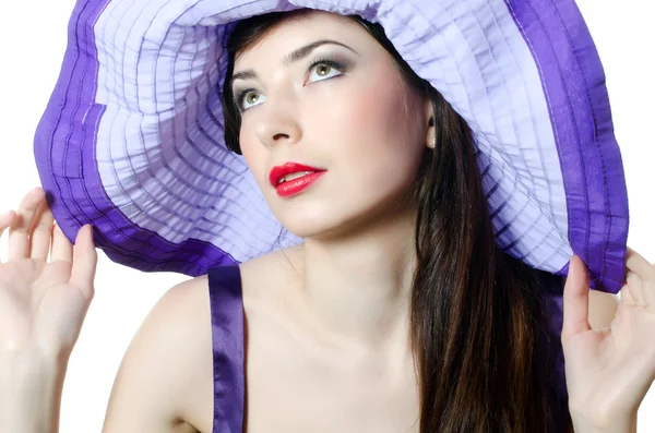 Portret van de mooie elegante vrouw in een Lila hoed — Stockfoto