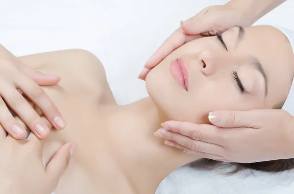 Facial massage to the woman — Stock Photo, Image