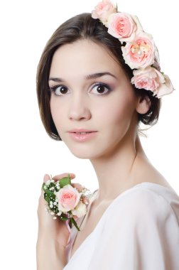 saç çiçekleri ile güzel bir kız portresi