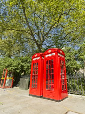 Londra kırmızı telefon kutuları