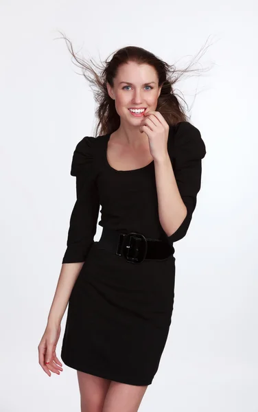 Menina adolescente bonita em vestido preto — Fotografia de Stock