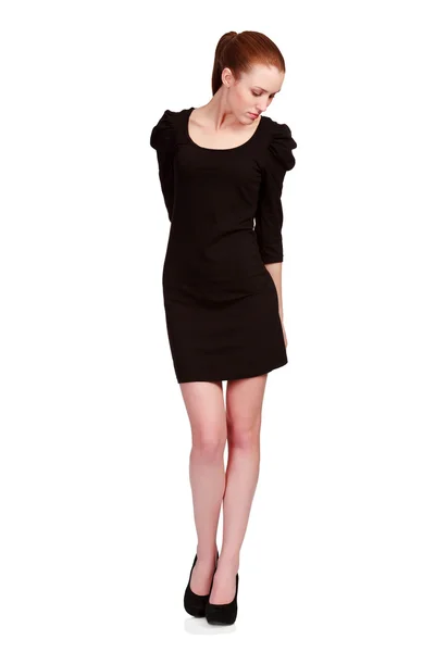 Ganska tonårig flicka i en liten svart klänning — Stockfoto