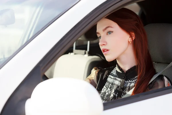 Pretty teenage girl in a car — Stock Photo, Image