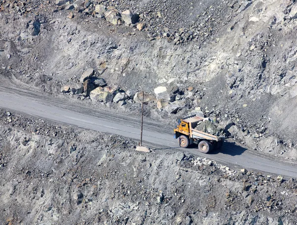 アスベストの採石場でダンプします。 — ストック写真
