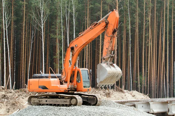 Heavy earth mover in the forest — Stock Photo, Image