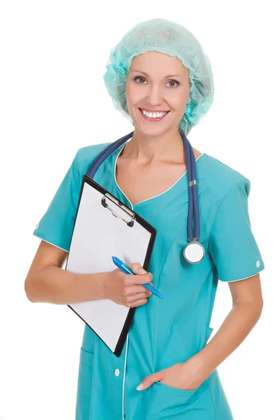 Mulher médica sorridente com estetoscópio e prancheta — Fotografia de Stock