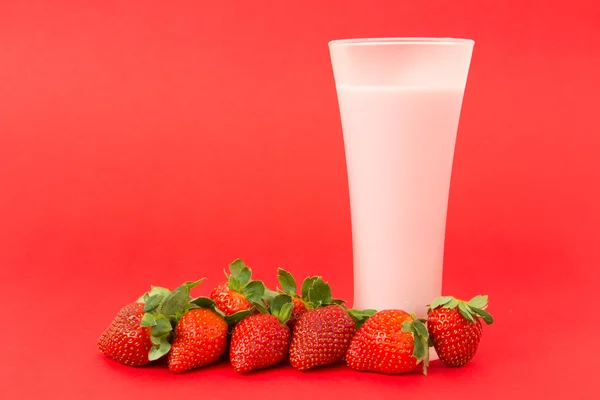 Erdbeerjoghurt-Drink — Stockfoto