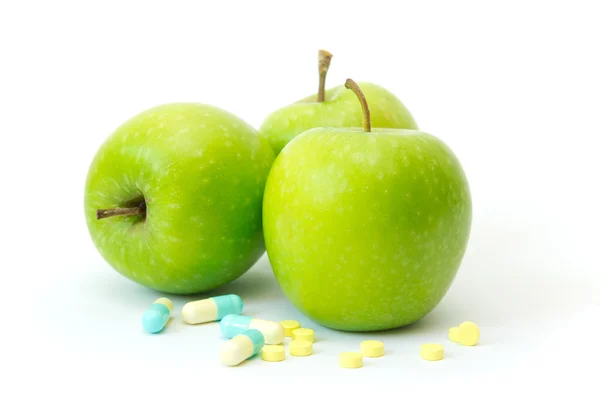 Maçã verde com pílulas de emagrecimento — Fotografia de Stock