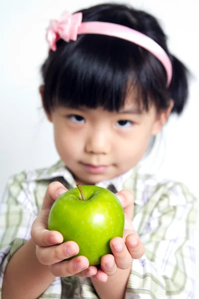 Παιδί με πράσινο μήλο — Φωτογραφία Αρχείου