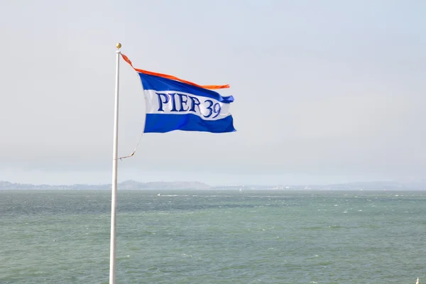 Flaga Pier 39 w san francisco — Zdjęcie stockowe