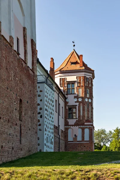 Ett torn av gotiska slott i mir (Vitryssland). — Stockfoto
