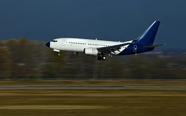 Repülőgép leszállása — Stock Fotó
