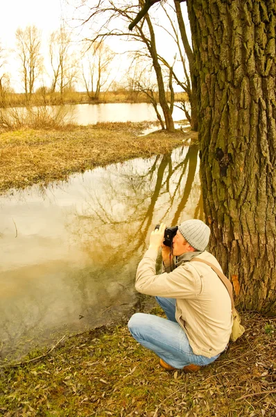 Photographer makes the shot of a landscape — Stock Photo, Image